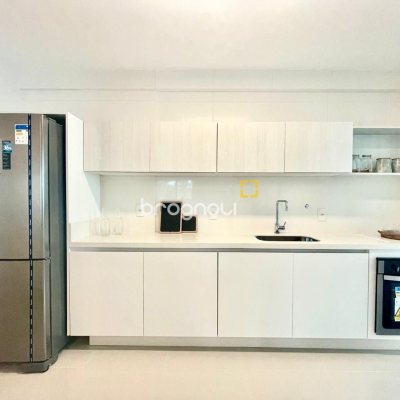 Apartamento com 128m², 3 quartos (sendo 3 suítes), 2 garagens, no bairro Cachoeira do Bom Jesus em Florianópolis