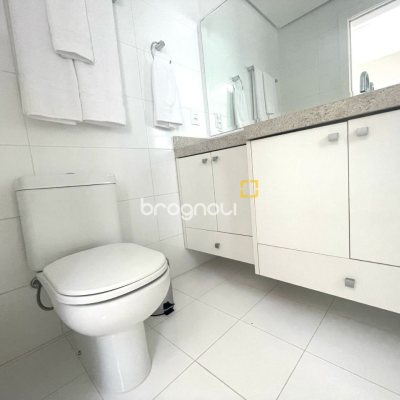 Apartamento com 137m², 4 quartos (sendo 3 suítes), 2 garagens, no bairro Cachoeira do Bom Jesus em Florianópolis