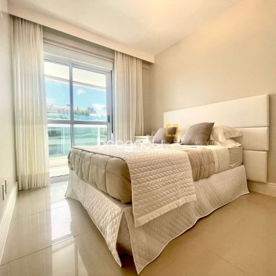 Apartamento com 137m², 4 quartos (sendo 3 suítes), 2 garagens, no bairro Cachoeira do Bom Jesus em Florianópolis