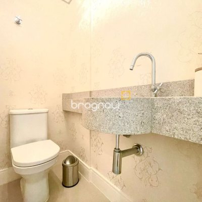 Apartamento com 137m², 4 quartos (sendo 3 suítes), 2 garagens, no bairro Cachoeira do Bom Jesus em Florianópolis