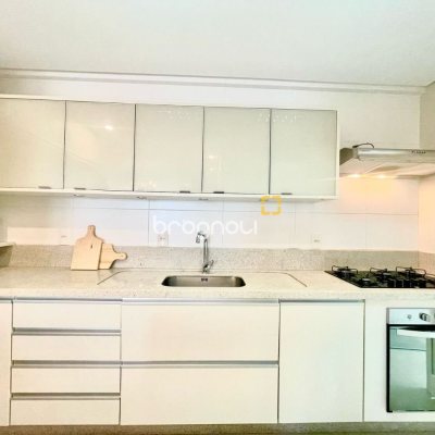 Apartamento com 137m², 4 quartos (sendo 3 suítes), 2 garagens, no bairro Cachoeira do Bom Jesus em Florianópolis