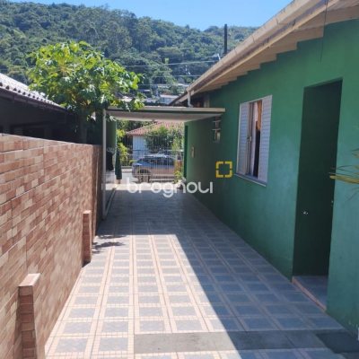 Casa com 246m², 3 quartos, 4 garagens, no bairro Saco dos Limões em Florianópolis