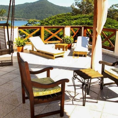 Pousada / Hotel com 301m², 7 quartos (sendo 7 suítes), 50 garagens, no bairro Barra da Lagoa em Florianópolis