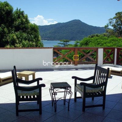 Pousada / Hotel com 301m², 7 quartos (sendo 7 suítes), 50 garagens, no bairro Barra da Lagoa em Florianópolis
