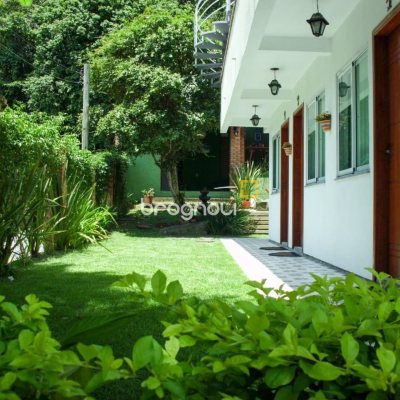 Pousada / Hotel com 301m², 7 quartos (sendo 7 suítes), 50 garagens, no bairro Barra da Lagoa em Florianópolis