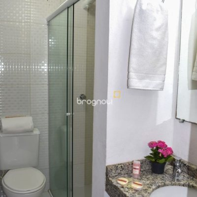 Pousada / Hotel com 301m², 7 quartos (sendo 7 suítes), 50 garagens, no bairro Barra da Lagoa em Florianópolis