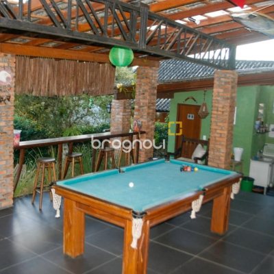 Pousada / Hotel com 301m², 7 quartos (sendo 7 suítes), 50 garagens, no bairro Barra da Lagoa em Florianópolis