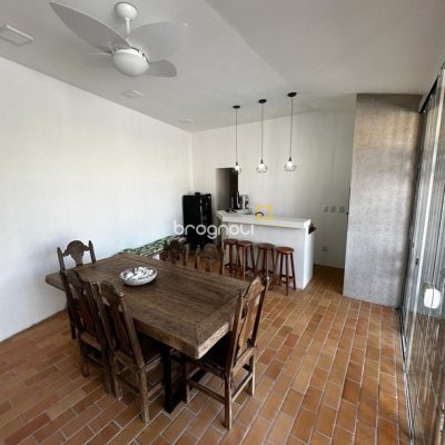Casa com 209m², 3 quartos (sendo 1 suíte), 2 garagens, no bairro Cachoeira do Bom Jesus em Florianópolis