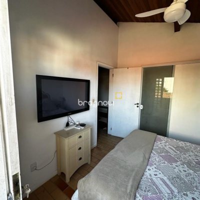Casa com 209m², 3 quartos (sendo 1 suíte), 2 garagens, no bairro Cachoeira do Bom Jesus em Florianópolis