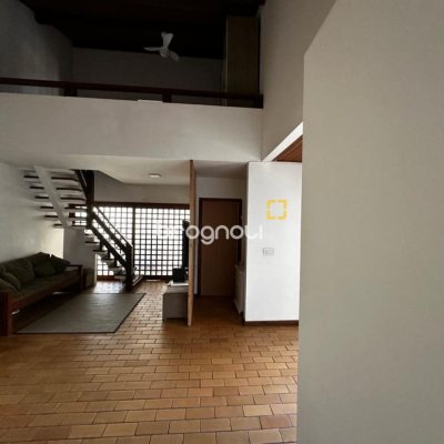 Casa com 209m², 3 quartos (sendo 1 suíte), 2 garagens, no bairro Cachoeira do Bom Jesus em Florianópolis
