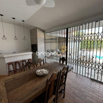 Casa com 209m², 3 quartos (sendo 1 suíte), 2 garagens, no bairro Cachoeira do Bom Jesus em Florianópolis