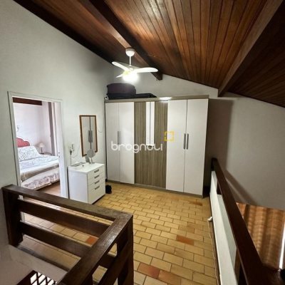 Casa com 209m², 3 quartos (sendo 1 suíte), 2 garagens, no bairro Cachoeira do Bom Jesus em Florianópolis