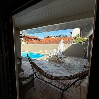 Casa com 209m², 3 quartos (sendo 1 suíte), 2 garagens, no bairro Cachoeira do Bom Jesus em Florianópolis