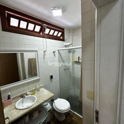 Casa com 209m², 3 quartos (sendo 1 suíte), 2 garagens, no bairro Cachoeira do Bom Jesus em Florianópolis