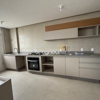 Apartamento com 48m², 1 quarto (sendo 1 suíte), 1 garagem, no bairro Centro em Florianópolis