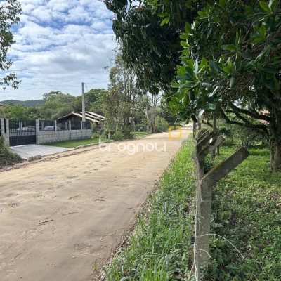 Terreno com 1493m², no bairro Ibiraquera em Imbituba
