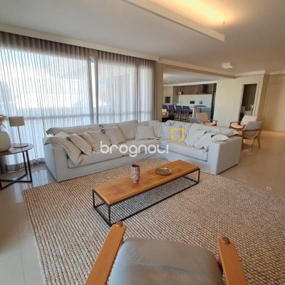 Cobertura com 246m², 4 quartos (sendo 3 suítes), 3 garagens, no bairro Cachoeira do Bom Jesus em Florianópolis