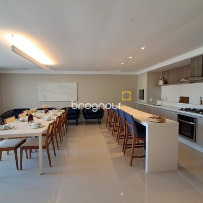 Cobertura com 246m², 4 quartos (sendo 3 suítes), 3 garagens, no bairro Cachoeira do Bom Jesus em Florianópolis