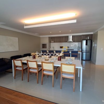 Cobertura com 246m², 4 quartos (sendo 3 suítes), 3 garagens, no bairro Cachoeira do Bom Jesus em Florianópolis