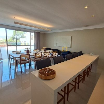 Cobertura com 246m², 4 quartos (sendo 3 suítes), 3 garagens, no bairro Cachoeira do Bom Jesus em Florianópolis