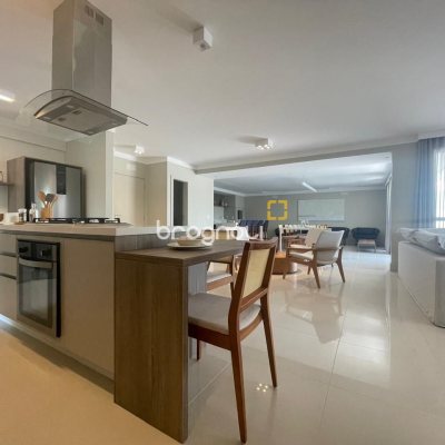Cobertura com 246m², 4 quartos (sendo 3 suítes), 3 garagens, no bairro Cachoeira do Bom Jesus em Florianópolis
