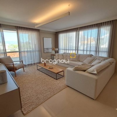 Cobertura com 246m², 4 quartos (sendo 3 suítes), 3 garagens, no bairro Cachoeira do Bom Jesus em Florianópolis