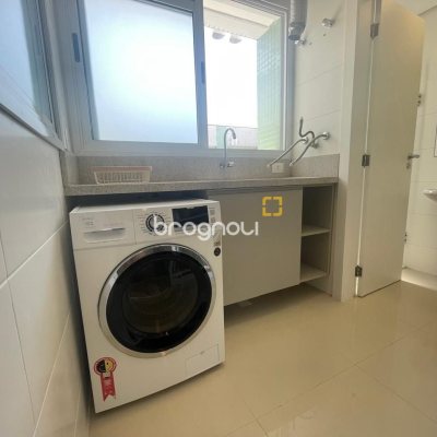 Cobertura com 246m², 4 quartos (sendo 3 suítes), 3 garagens, no bairro Cachoeira do Bom Jesus em Florianópolis