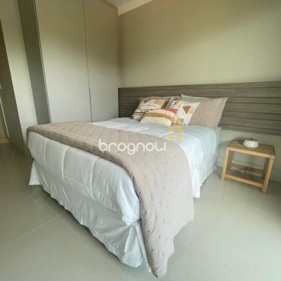 Cobertura com 246m², 4 quartos (sendo 3 suítes), 3 garagens, no bairro Cachoeira do Bom Jesus em Florianópolis
