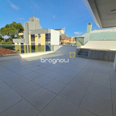 Cobertura com 246m², 4 quartos (sendo 3 suítes), 3 garagens, no bairro Cachoeira do Bom Jesus em Florianópolis