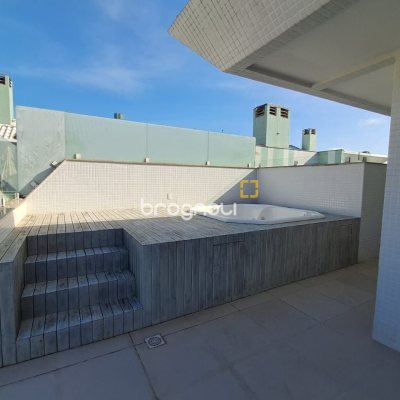 Cobertura com 246m², 4 quartos (sendo 3 suítes), 3 garagens, no bairro Cachoeira do Bom Jesus em Florianópolis