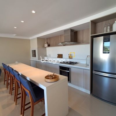 Cobertura com 246m², 4 quartos (sendo 3 suítes), 3 garagens, no bairro Cachoeira do Bom Jesus em Florianópolis
