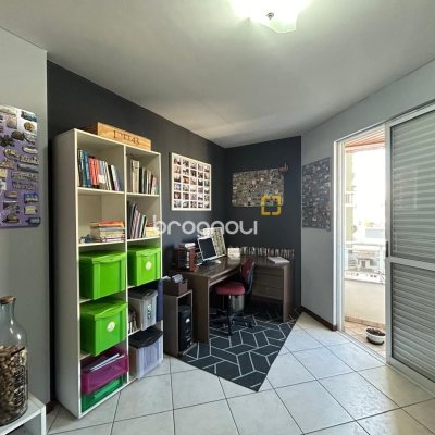 Apartamento com 138m², 4 quartos (sendo 1 suíte), 1 garagem, no bairro Kobrasol em São José