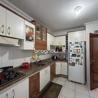 Apartamento com 138m², 4 quartos (sendo 1 suíte), 1 garagem, no bairro Kobrasol em São José