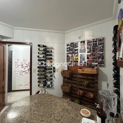 Apartamento com 138m², 4 quartos (sendo 1 suíte), 1 garagem, no bairro Kobrasol em São José