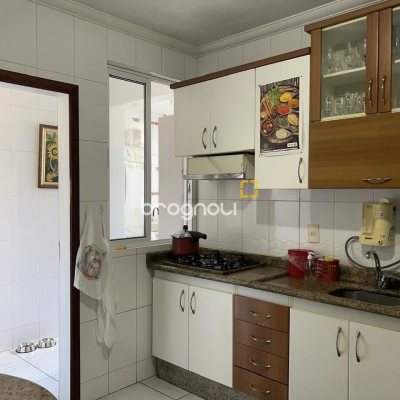Apartamento com 138m², 4 quartos (sendo 1 suíte), 1 garagem, no bairro Kobrasol em São José