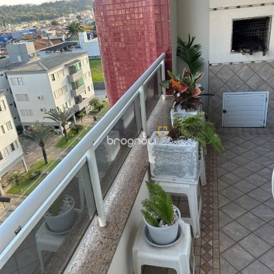 Apartamento com 138m², 4 quartos (sendo 1 suíte), 1 garagem, no bairro Kobrasol em São José