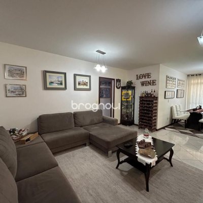 Apartamento com 138m², 4 quartos (sendo 1 suíte), 1 garagem, no bairro Kobrasol em São José