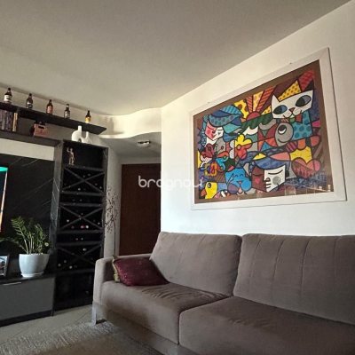 Apartamento com 138m², 4 quartos (sendo 1 suíte), 1 garagem, no bairro Kobrasol em São José