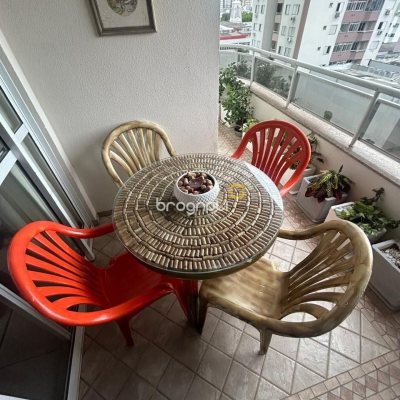 Apartamento com 138m², 4 quartos (sendo 1 suíte), 1 garagem, no bairro Kobrasol em São José