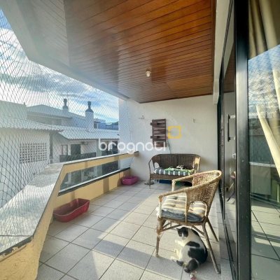 Apartamento com 118m², 3 quartos (sendo 1 suíte), 2 garagens, no bairro Ingleses em Florianópolis
