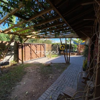 Casa com 170m², 2 quartos (sendo 1 suíte), no bairro Rio Tavares em Florianópolis