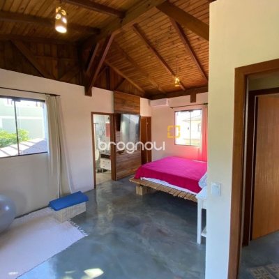 Casa com 170m², 2 quartos (sendo 1 suíte), no bairro Rio Tavares em Florianópolis