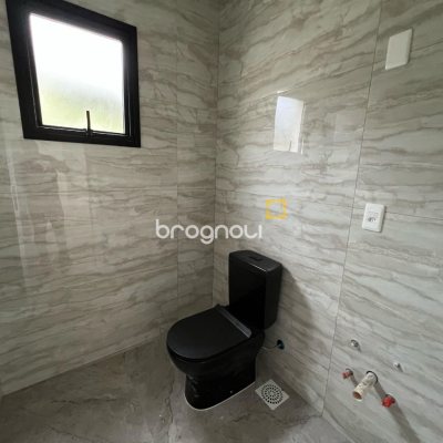 Casa com 390m², 4 quartos (sendo 4 suítes), 4 garagens, no bairro Ingleses em Florianópolis