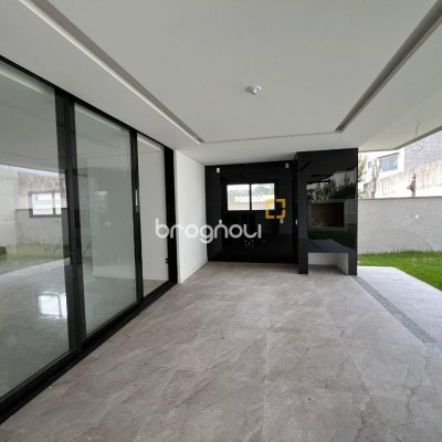 Casa com 390m², 4 quartos (sendo 4 suítes), 4 garagens, no bairro Ingleses em Florianópolis