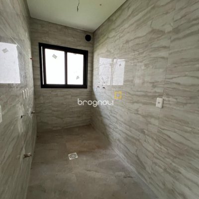 Casa com 390m², 4 quartos (sendo 4 suítes), 4 garagens, no bairro Ingleses em Florianópolis