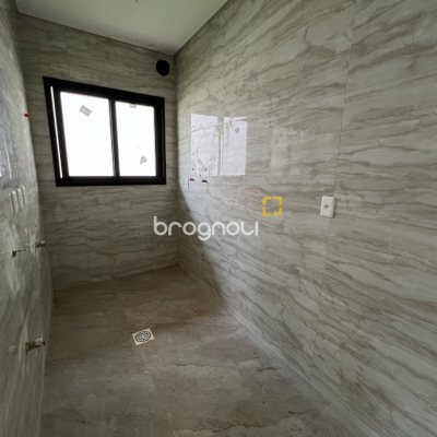 Casa com 390m², 4 quartos (sendo 4 suítes), 4 garagens, no bairro Ingleses em Florianópolis