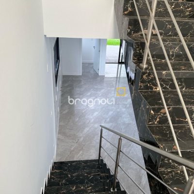 Casa com 390m², 4 quartos (sendo 4 suítes), 4 garagens, no bairro Ingleses em Florianópolis