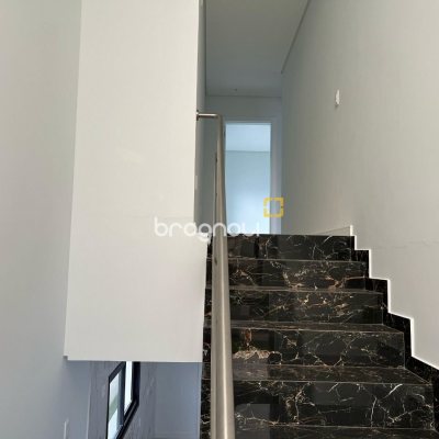 Casa com 390m², 4 quartos (sendo 4 suítes), 4 garagens, no bairro Ingleses em Florianópolis