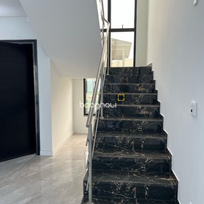 Casa com 390m², 4 quartos (sendo 4 suítes), 4 garagens, no bairro Ingleses em Florianópolis