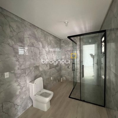 Casa com 390m², 4 quartos (sendo 4 suítes), 4 garagens, no bairro Ingleses em Florianópolis